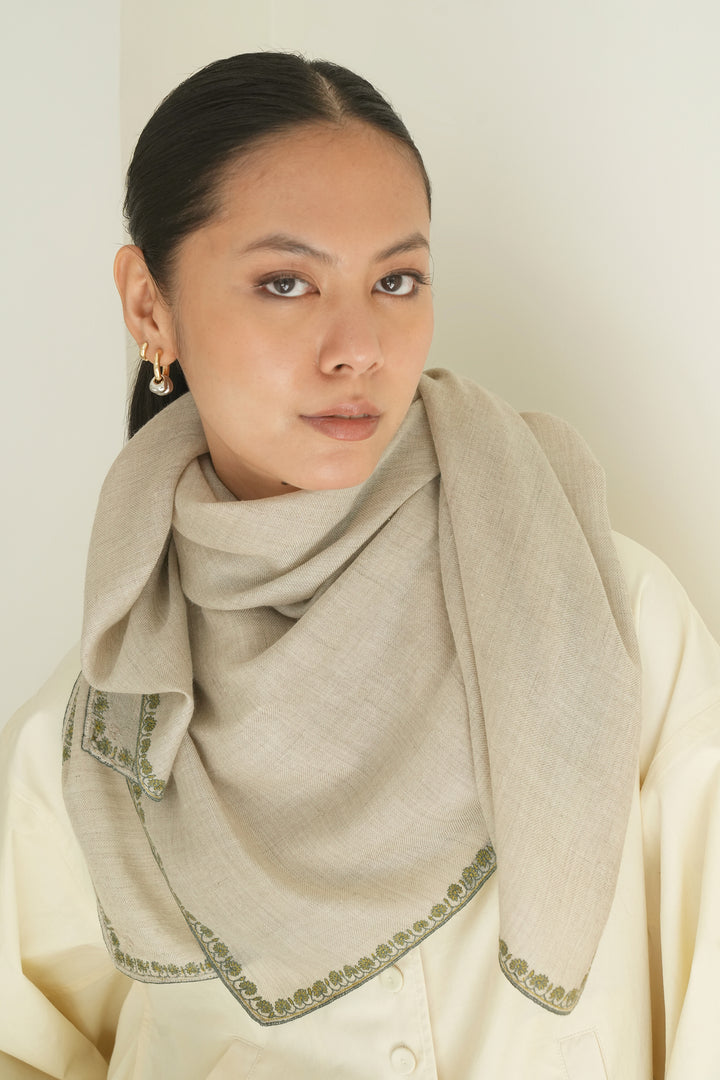 Kashmir Loom Sozni Baildar Hand Embroidered Pashmina Neck Scarf Kuklihut