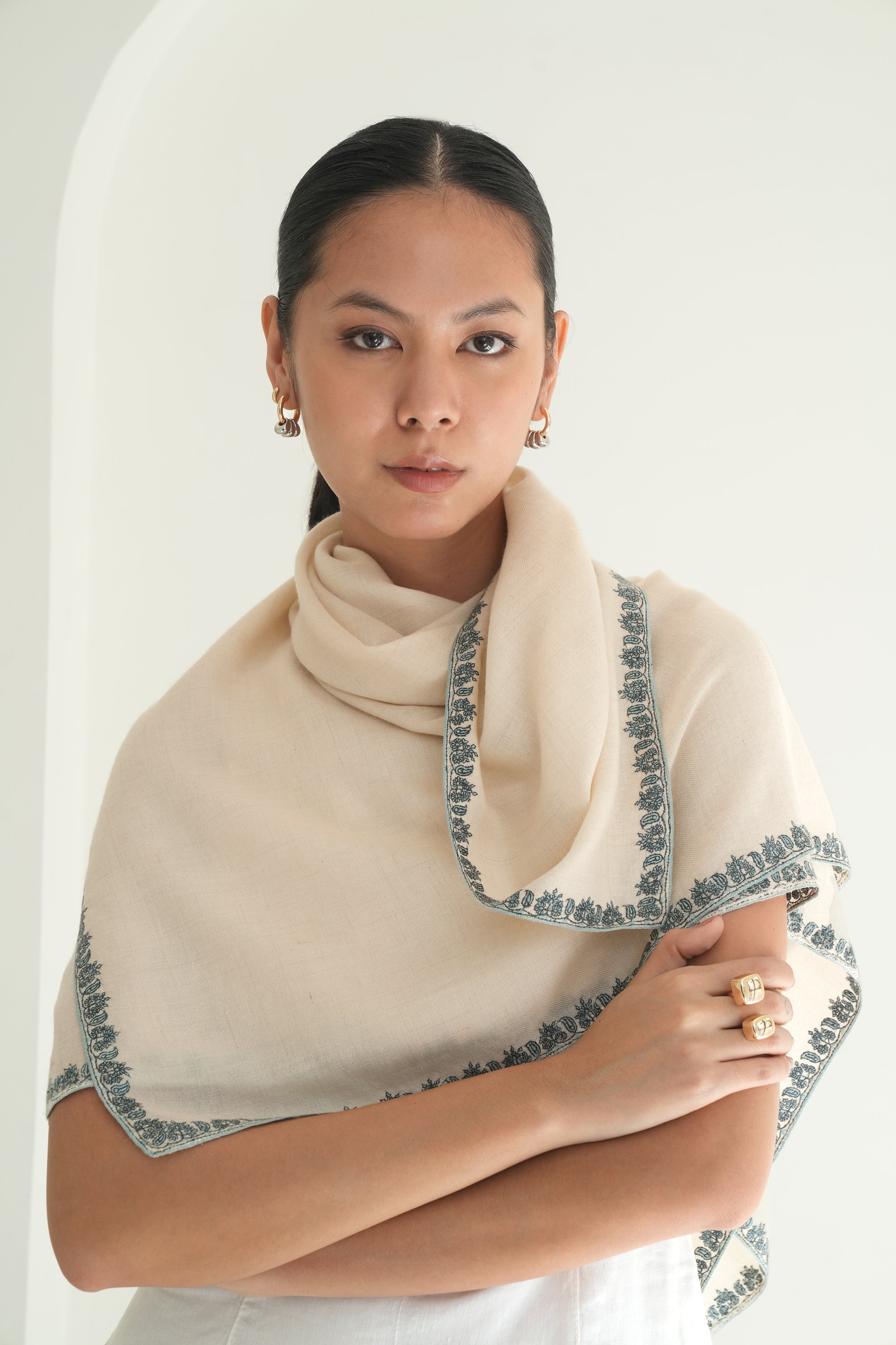 Sozni Baildar Hand Embroidered Pashmina Neck Scarf Ivory