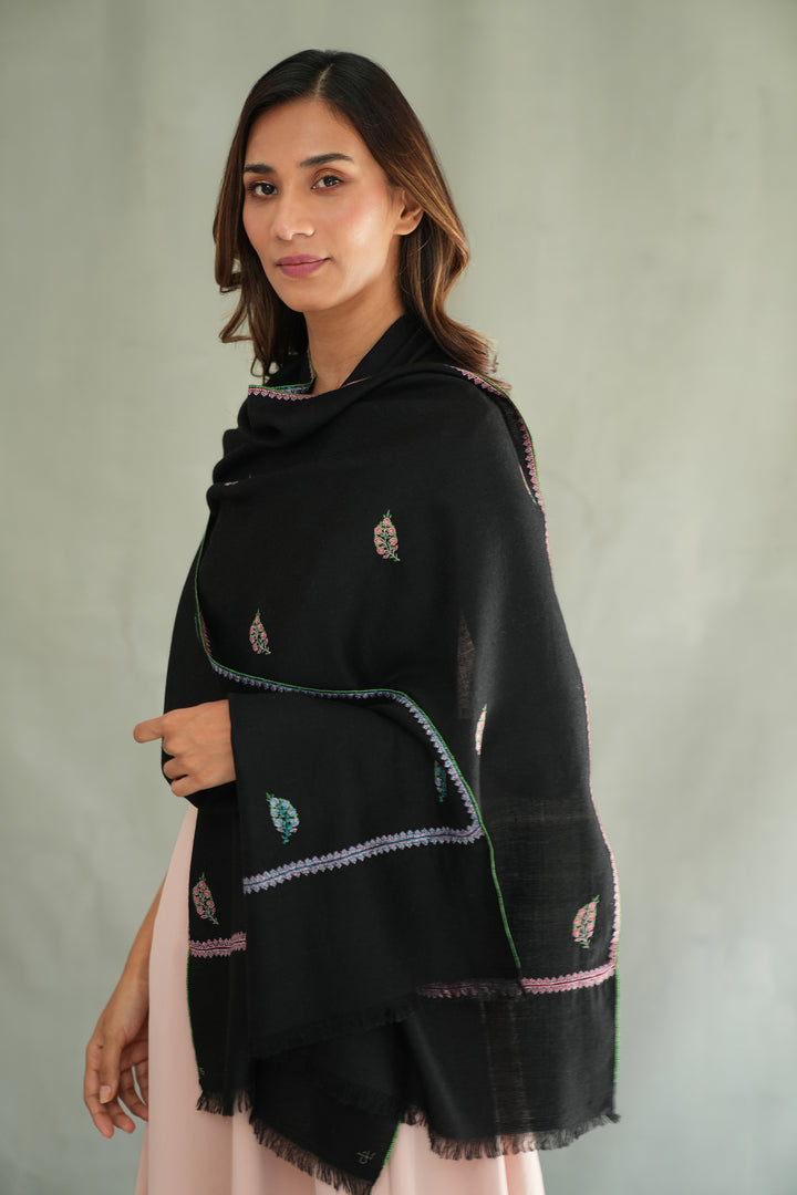 Kashmir Loom Sozni Aksi Gulzar Bail Buti Hand Embroidered Pashmina Stole Black