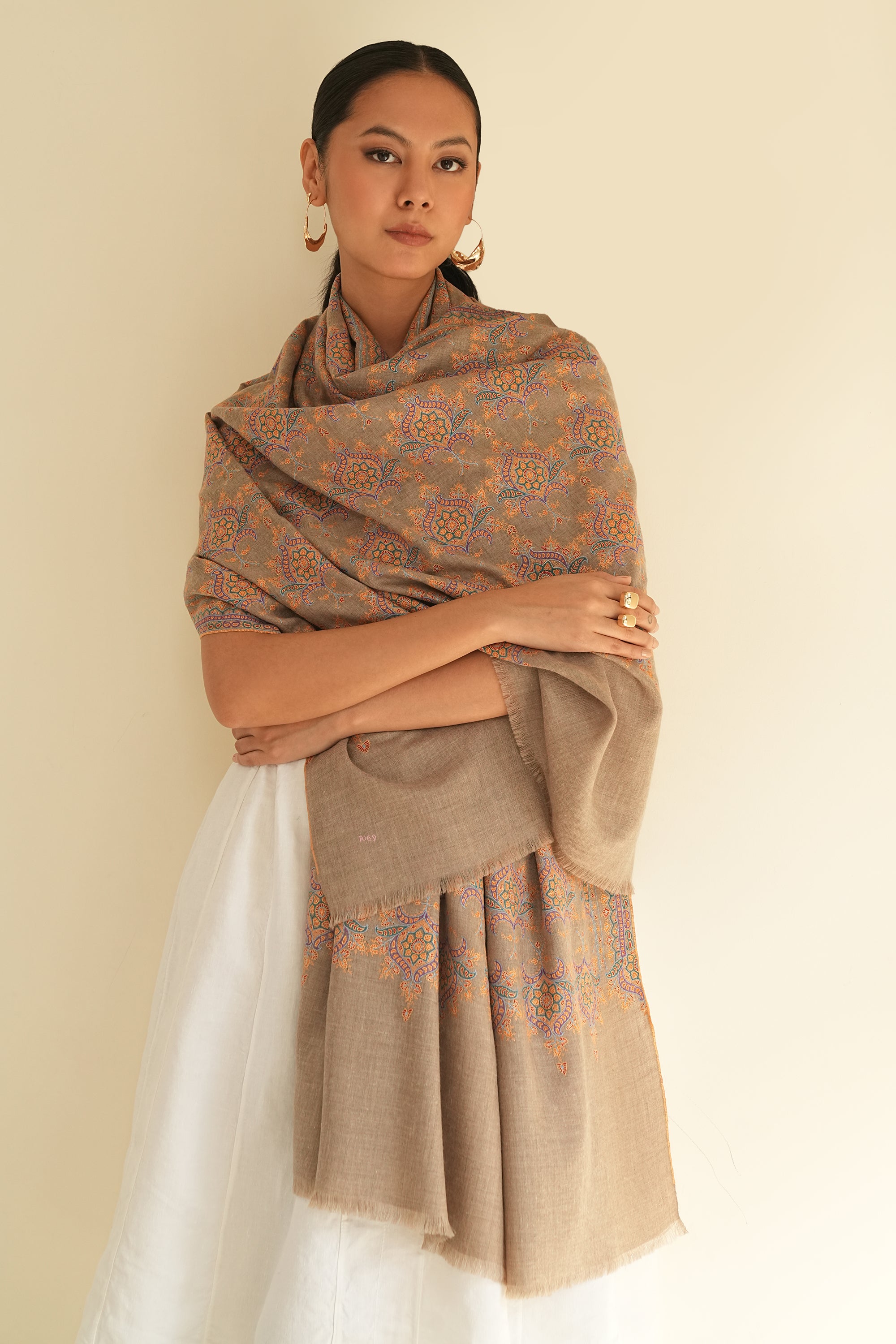 Sozni Butidar Jaaldar Hand Embroidered Pashmina Shawl Natural