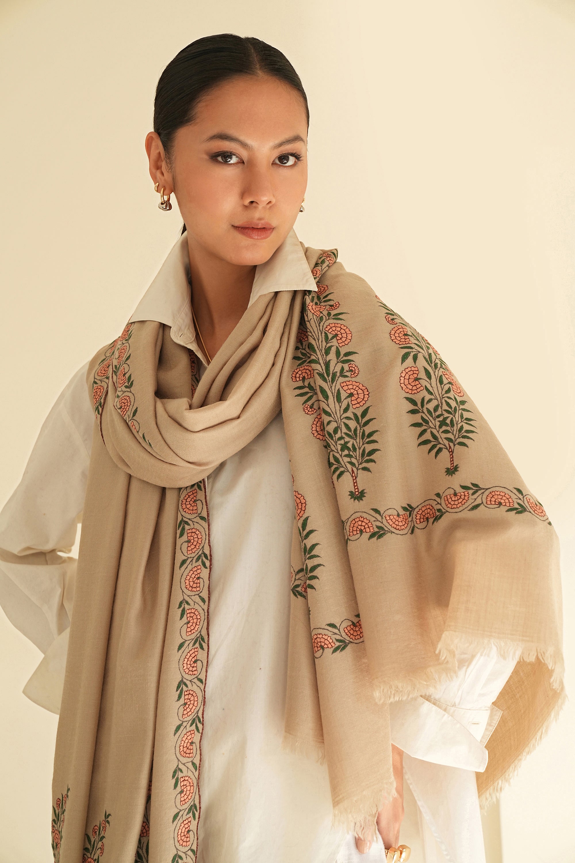 Sozni Mehnoor Palledar Buta Hand Embroidered Pashmina Oversize Shawl Peach