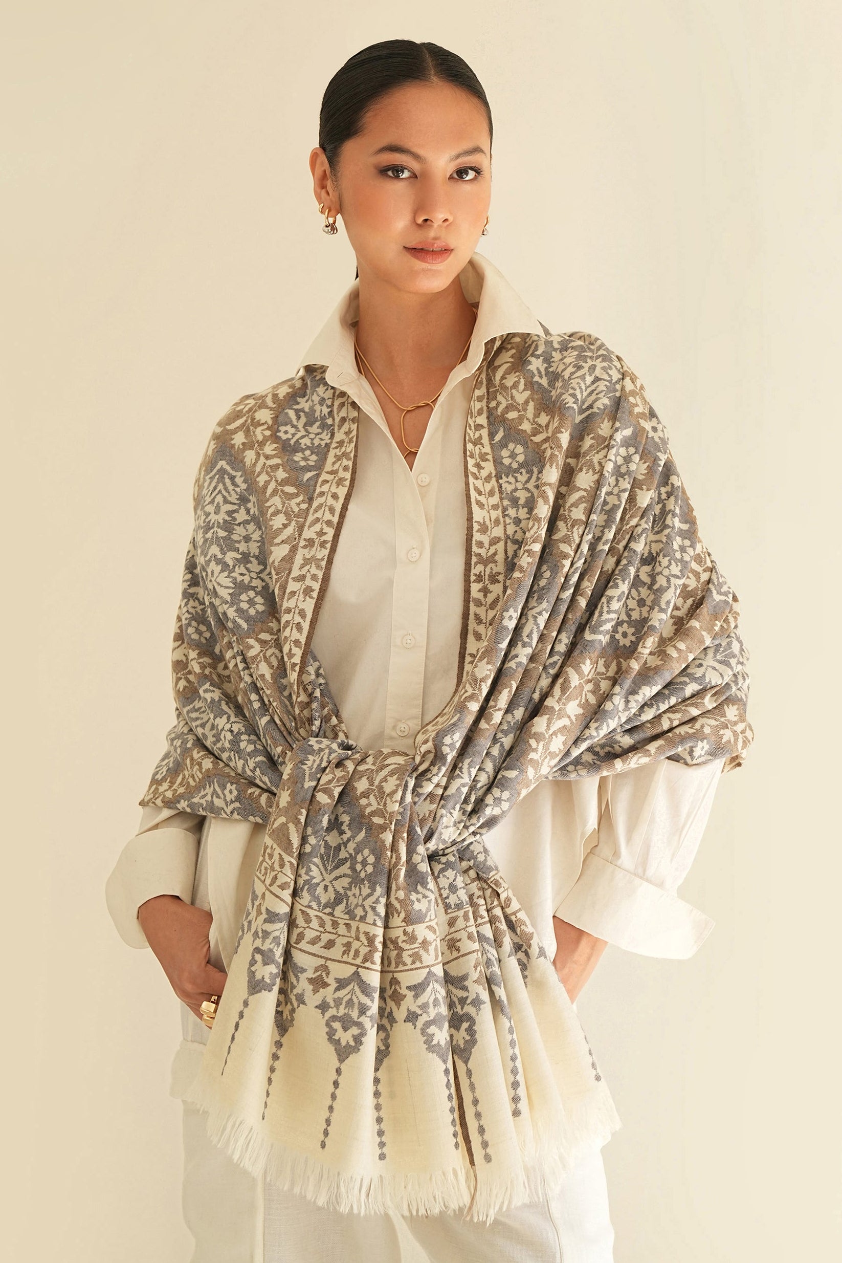 Kani Gumbandar Baldar Hand Woven Pashmina Large Shawl Ivory Grey