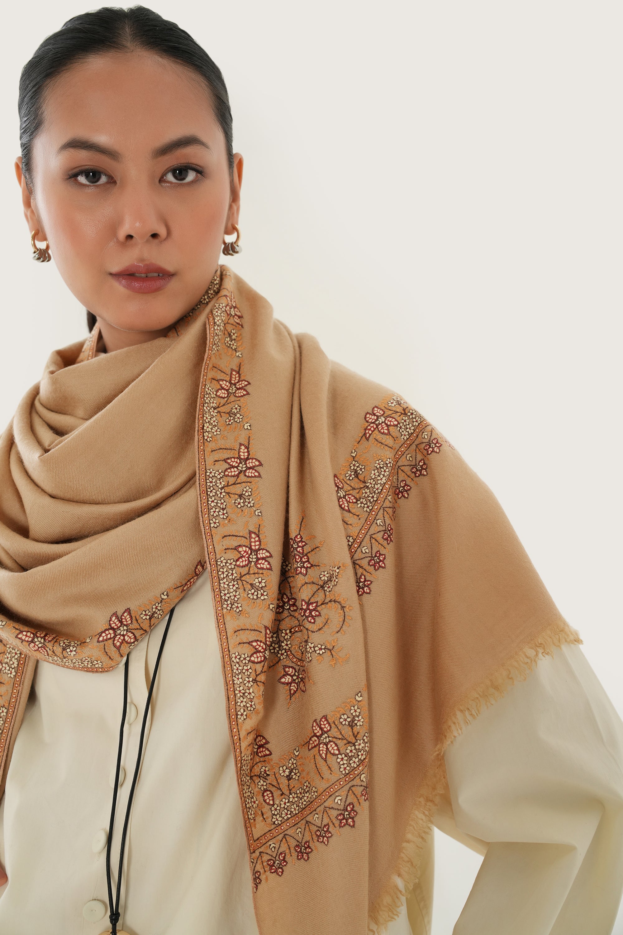 Sozni Kashida Dordar Koundar Hand Embroidered Pashmina Shawl Tannin
