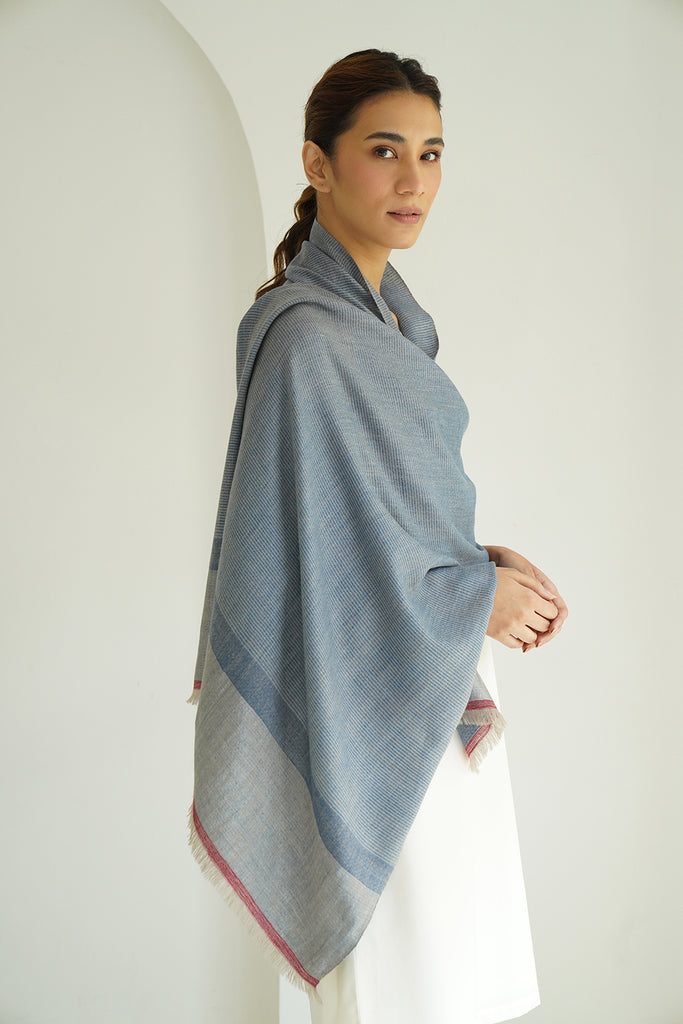 ModelStriaStoleGlacier_Bluebel