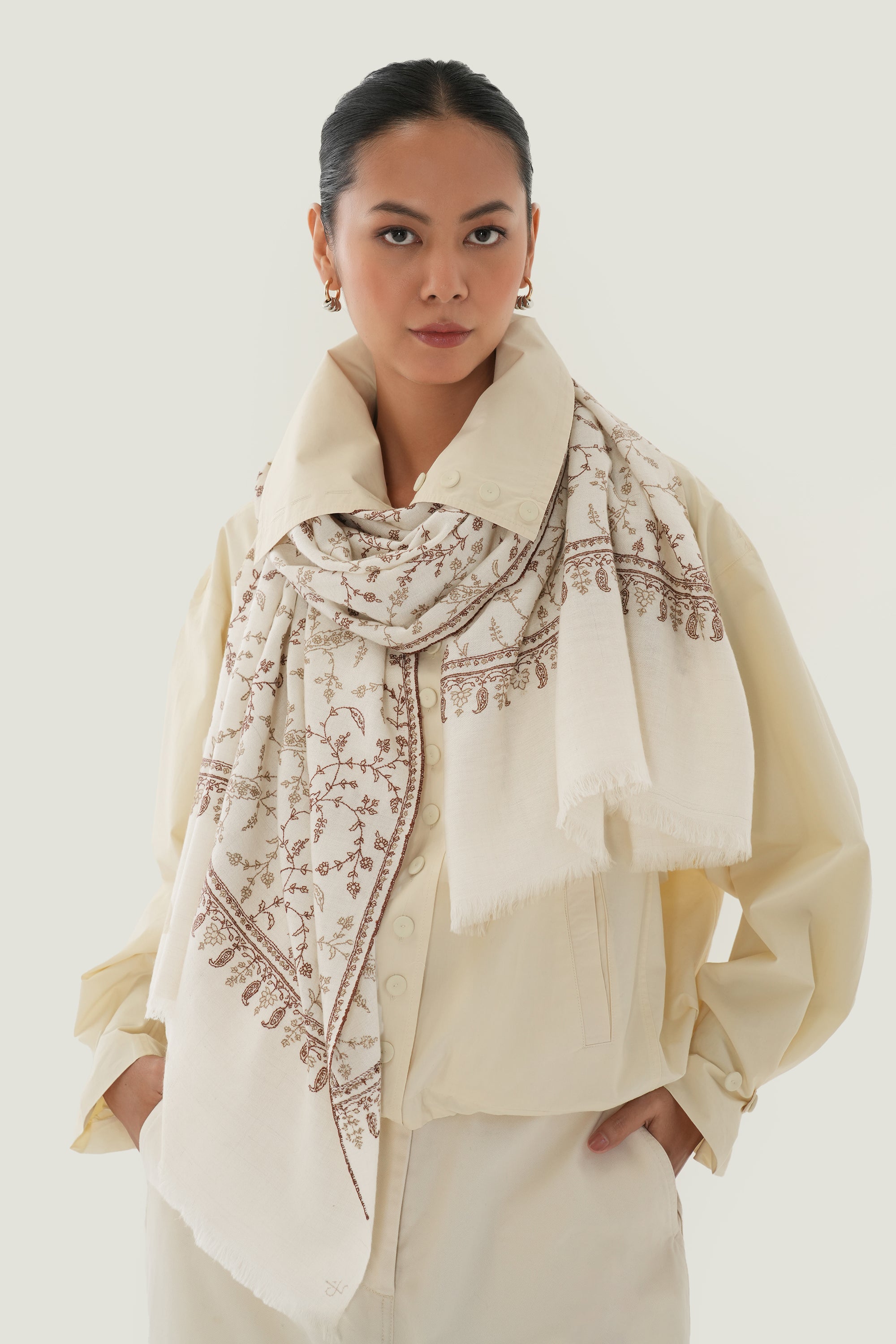 Sozni Nusrah Jaaldar Hand Embroidered Pashmina Stole Ivory
